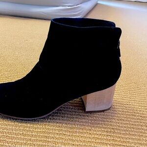 Eileen Fisher Black Suede Boots Sleek Minimalist Design